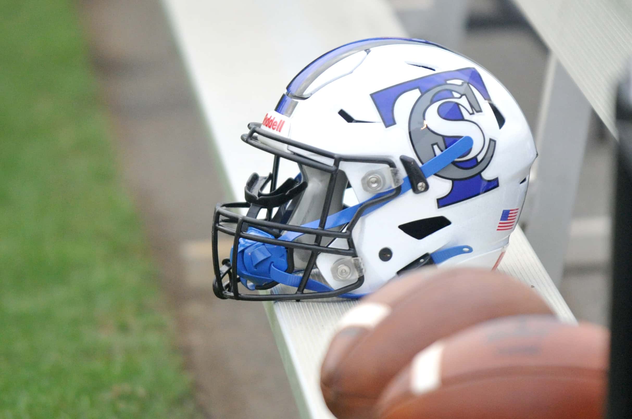 FOOTBALL: Brentwood off to big start in six-minute rout, rocky debut ...